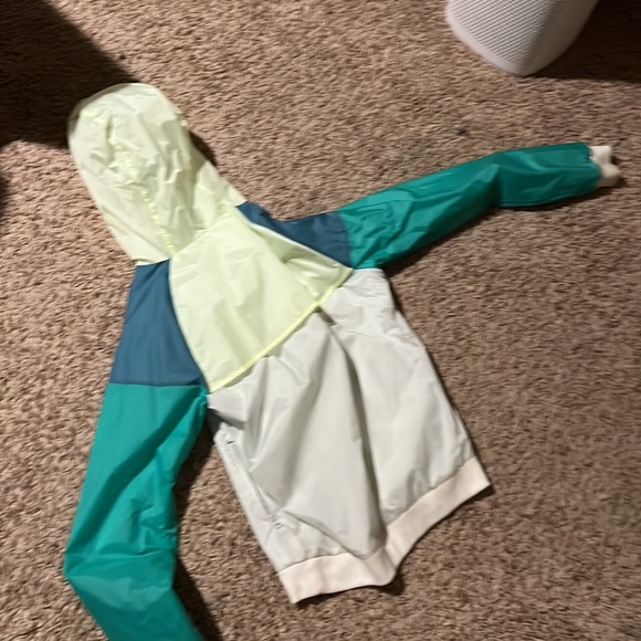 Nike wind breaker - Picture 2 of 2